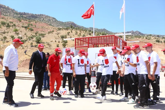 Beşiktaş Genç Futbolcuları Gabar'daki Enerji Sahasında