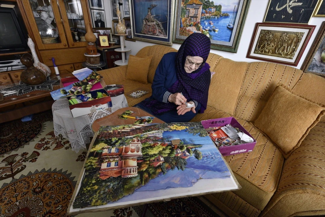 77 Yaşında Kağıt Rölyef Sanatıyla İlham Veren Yolculuk