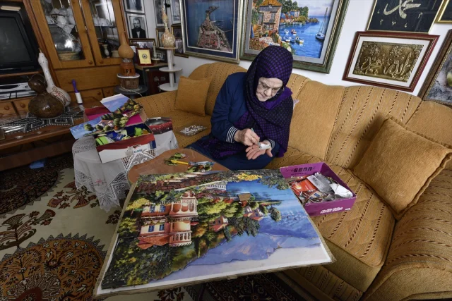 77 Yaşında Kağıt Rölyef Sanatıyla İlham Veren Yolculuk