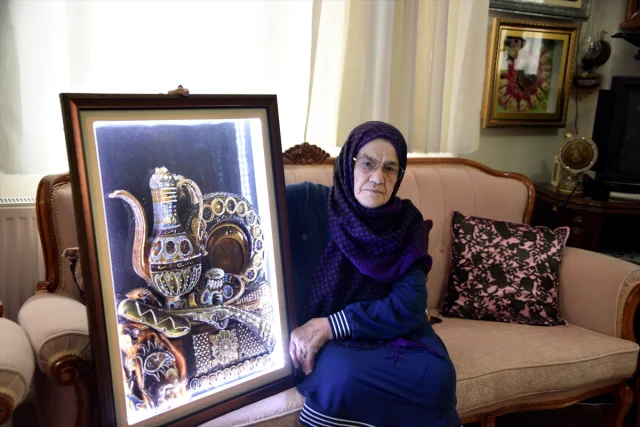 77 Yaşında Kağıt Rölyef Sanatıyla İlham Veren Yolculuk