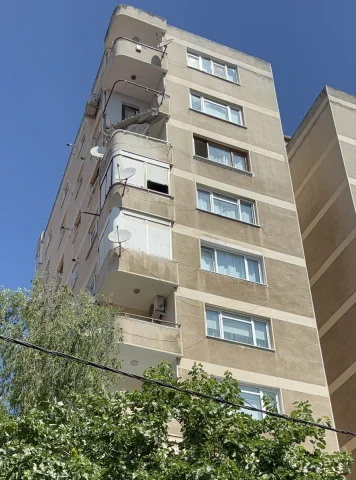 Maltepe'de Çöken Balkon Korkuttu: Bina Tahliye Edilecek mi?