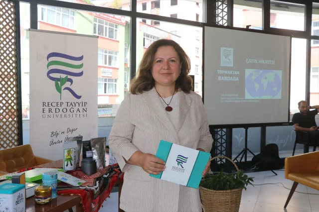 Rize'de Çayın Sağlık Yolculuğu Etkinliği Büyük İlgi Gördü