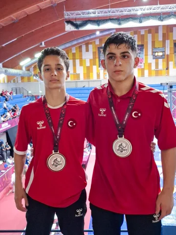 Genç Güreşçiler Avrupa Arenasında Türkiye’yi Gururlandırdı