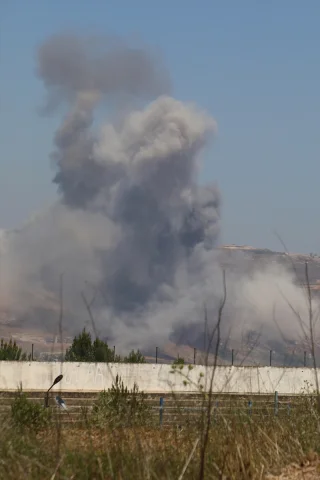 İsrail'den Lübnan'a Yönelik Yoğun Hava Saldırıları