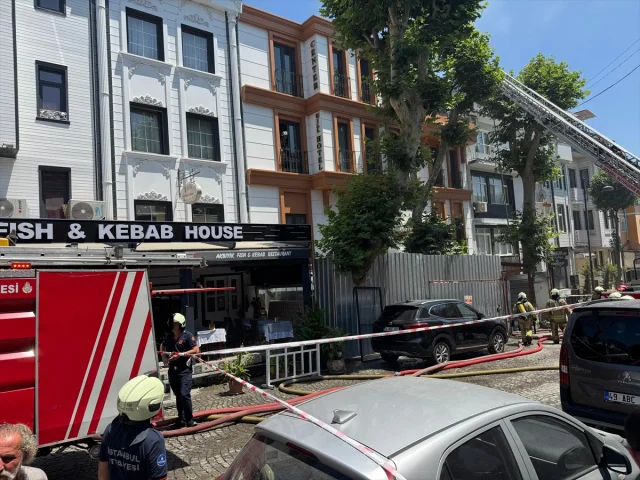 Fatih'te Restore Edilen Otelde Korkutan Yangın