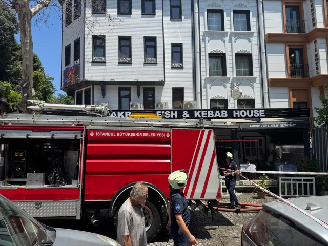 Fatih'te Restore Edilen Otelde Korkutan Yangın
