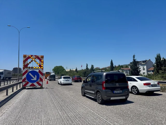 Kocaeli'de Yolcu Otobüsü ve Tır Çarpıştı: Trafik Felç Oldu