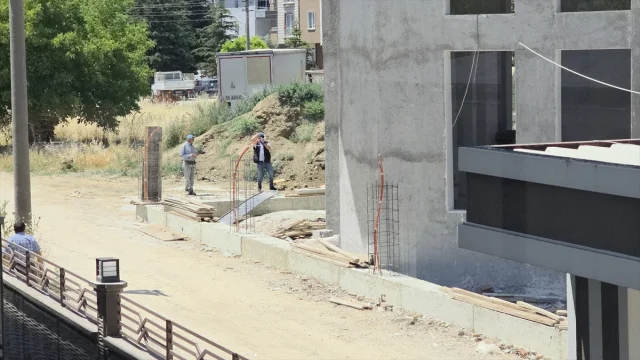 Bursa'da İnşaat İşçisi Çatıdan Düştü Ağır Yaralandı