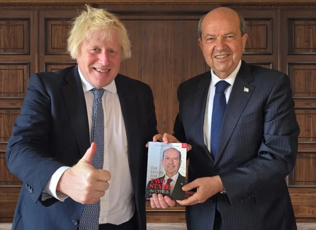 Ersin Tatar ve Boris Johnson Londra'da Buluştu