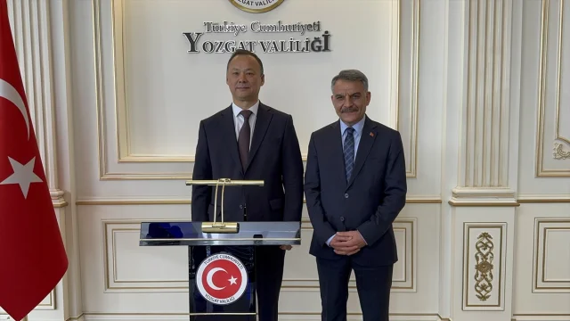 Kırgızistan'ın Ankara Büyükelçisi Yozgat Valisi ile Buluştu