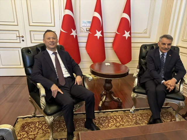 Kırgızistan'ın Ankara Büyükelçisi Yozgat Valisi ile Buluştu