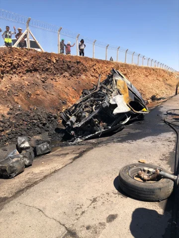 Şanlıurfa'da Devrilen ve Yanan Panelvan Trafik Kazasında Can...