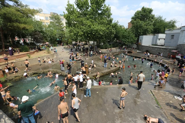 Diyarbakır'da Kavurucu Sıcaklar Etkisini Gösteriyor