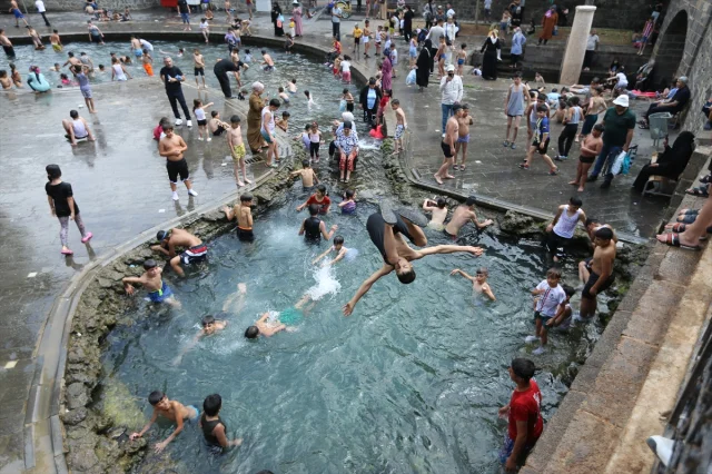 Diyarbakır'da Kavurucu Sıcaklar Etkisini Gösteriyor