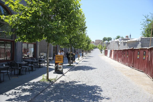 Diyarbakır'da Kavurucu Sıcaklar Etkisini Gösteriyor