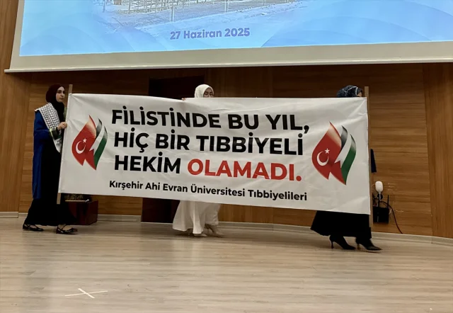 Kırşehir'de Mezuniyet Töreninde Filistin'e Anlamlı Destek