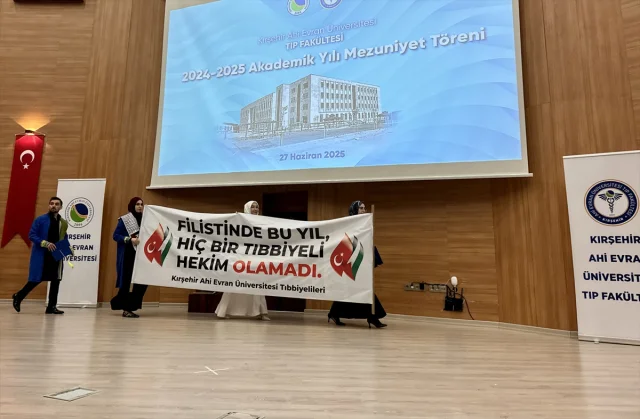 Kırşehir'de Mezuniyet Töreninde Filistin'e Anlamlı Destek