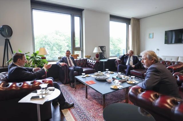 CHP Lideri Özgür Özel'den Berlin Çıkarması: Büyükelçi ile Görüştü