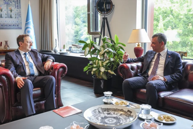 CHP Lideri Özgür Özel'den Berlin Çıkarması: Büyükelçi ile Görüştü