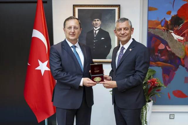 CHP Lideri Özgür Özel'den Berlin Çıkarması: Büyükelçi ile Görüştü