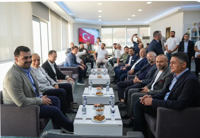 İzmir'deki Kriz ve Çözüm Arayışları: AK Parti'den Önemli Açıklamalar