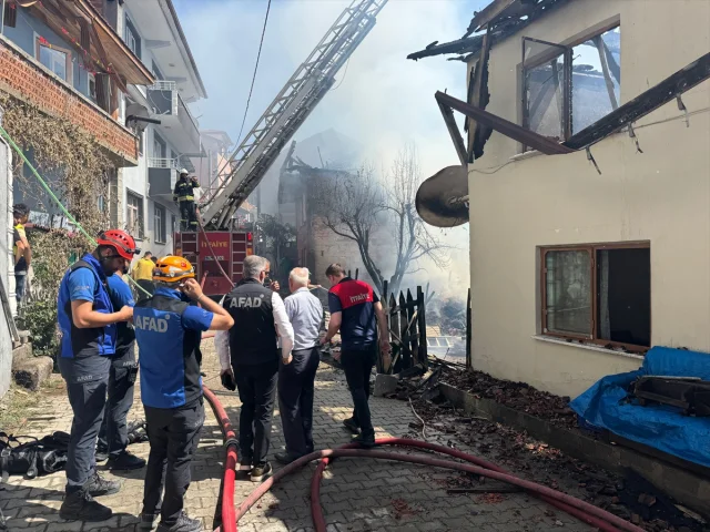 Bartın'da Yangın Kabusu İki Evi Kül Etti