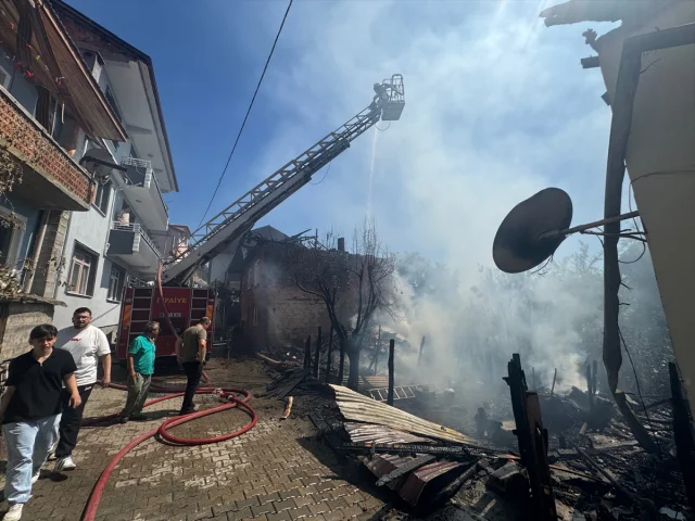 Bartın'da Yangın Kabusu İki Evi Kül Etti