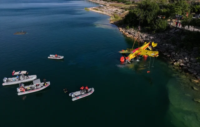 Adana'da Yangın Söndürme Uçağı Dramatik Kurtarma Operasyonu
