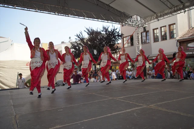 Edirne'de Balkan Rüzgarı: 5. Folklor Festivali Başladı