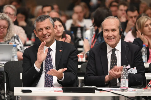 Özgür Özel Almanya'da SPD Kongresi'nde Dikkat Çekti