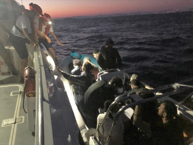 Çeşme Kıyılarında Umut Operasyonu 30 Göçmen Kurtarıldı