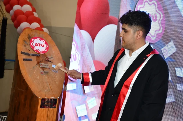 Adana Alparslan Türkeş Üniversitesi Mezuniyet Coşkusuyla İdol Öğrencilerini Kutladı