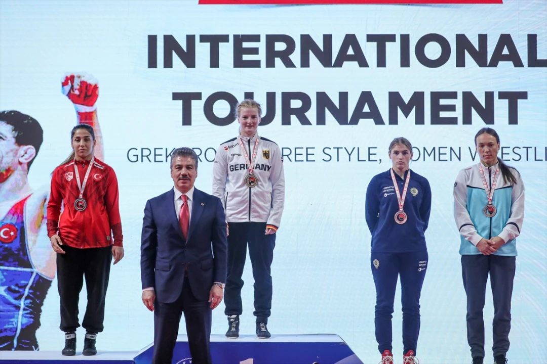 Kocaeli'de Uluslararası Güreş Turnuvasının İkinci Günü Renkli Geçti