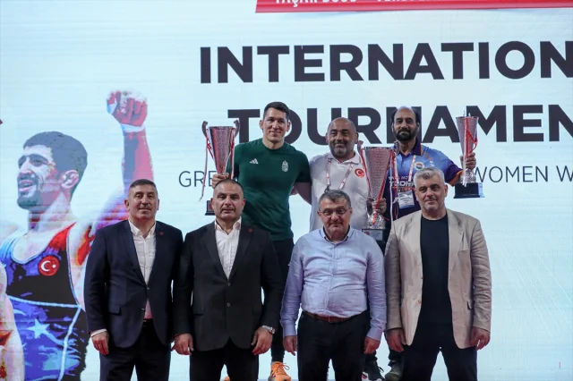 Kocaeli'de Uluslararası Güreş Turnuvasının İkinci Günü Renkli Geçti