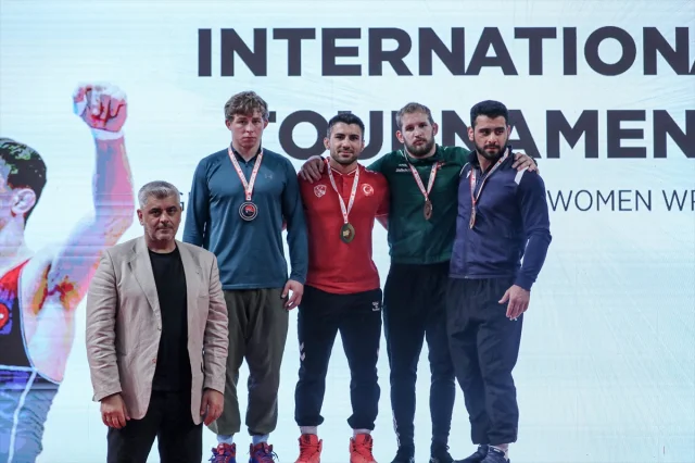 Kocaeli'de Uluslararası Güreş Turnuvasının İkinci Günü Renkli Geçti