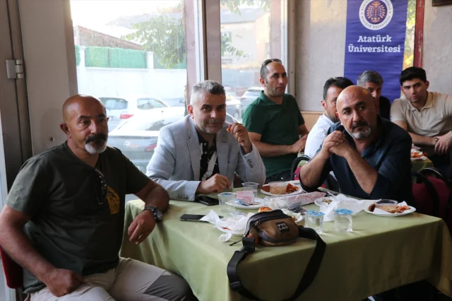 Erzurum'da Bilim ve Kültür Sohbetinde Aşık Geleneği Yeniden Canlandı