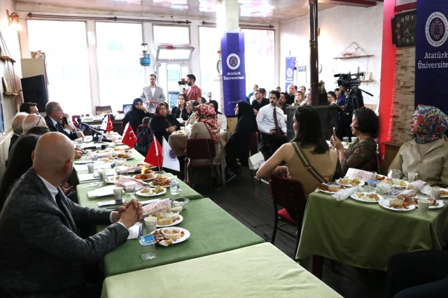 Erzurum'da Bilim ve Kültür Sohbetinde Aşık Geleneği Yeniden Canlandı