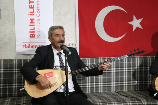 Erzurum'da Bilim ve Kültür Sohbetinde Aşık Geleneği Yeniden Canlandı