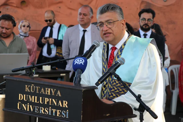 Kütahya Dumlupınar Üniversitesi'nde Muhteşem Mezuniyet Tören...