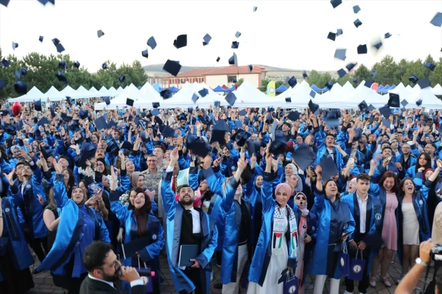 Kütahya Dumlupınar Üniversitesi'nde Muhteşem Mezuniyet Töreni