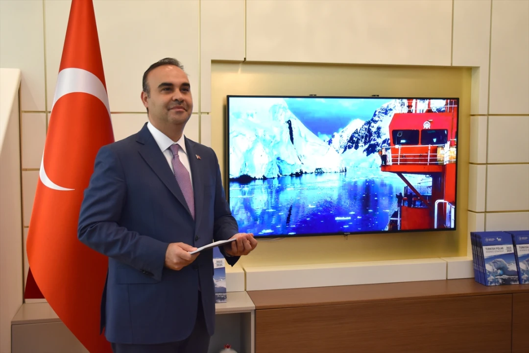 Bakan Kacır Antarktika'da Danışman Ülke Statüsü İçin Harekete Geçiyor