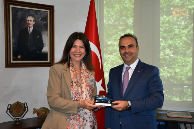 Bakan Kacır Antarktika'da Danışman Ülke Statüsü İçin Harekete Geçiyor