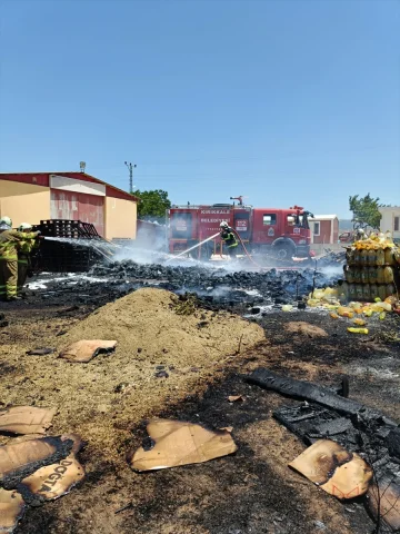 Kırıkkale'de Mobilya Deposunda Çıkan Yangın Hızla Kontrol Al...