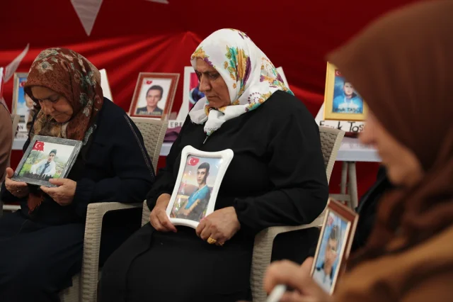Diyarbakır'da Annelerin Umudu Yitirmeyen Direnişi