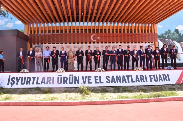 Van'da Açılan Fuar Hükümlülerin Yeteneğini Gözler Önüne Seri...