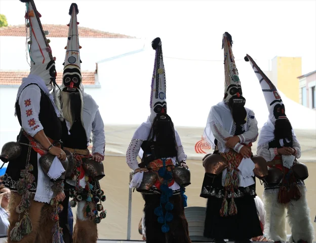 Edirne'de Renkli Anlar Uluslararası Balkan Folklor Festivali ile Canlandı