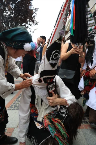Edirne'de Renkli Anlar Uluslararası Balkan Folklor Festivali ile Canlandı