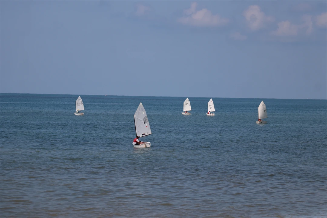 Trabzon’da Denizcilik ve Kabotaj Bayramı Coşkusu Yelken Yarışlarıyla Sürüyor