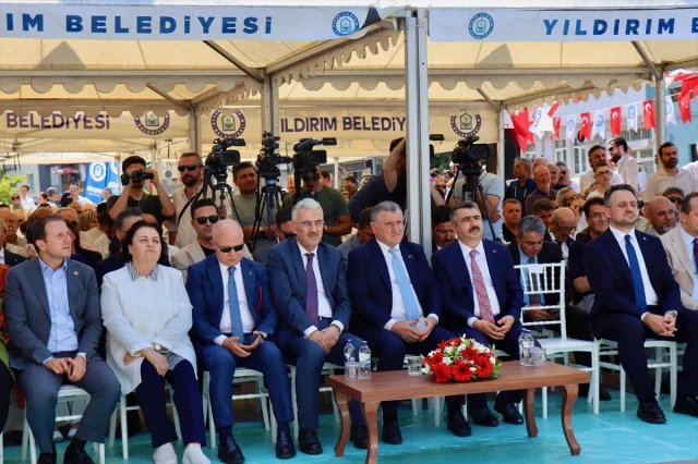 Bursa'da Gençlik ve Spor Hamlesi: Bakan Bak'ın Açılış Törenine Vurgu Yaptığı Projeler