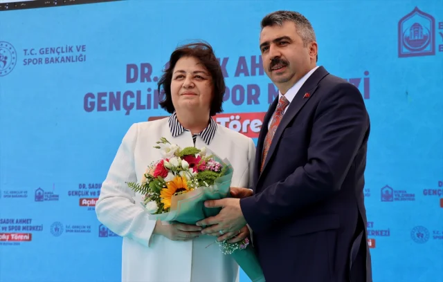 Bursa'da Gençlik ve Spor Hamlesi: Bakan Bak'ın Açılış Törenine Vurgu Yaptığı Projeler